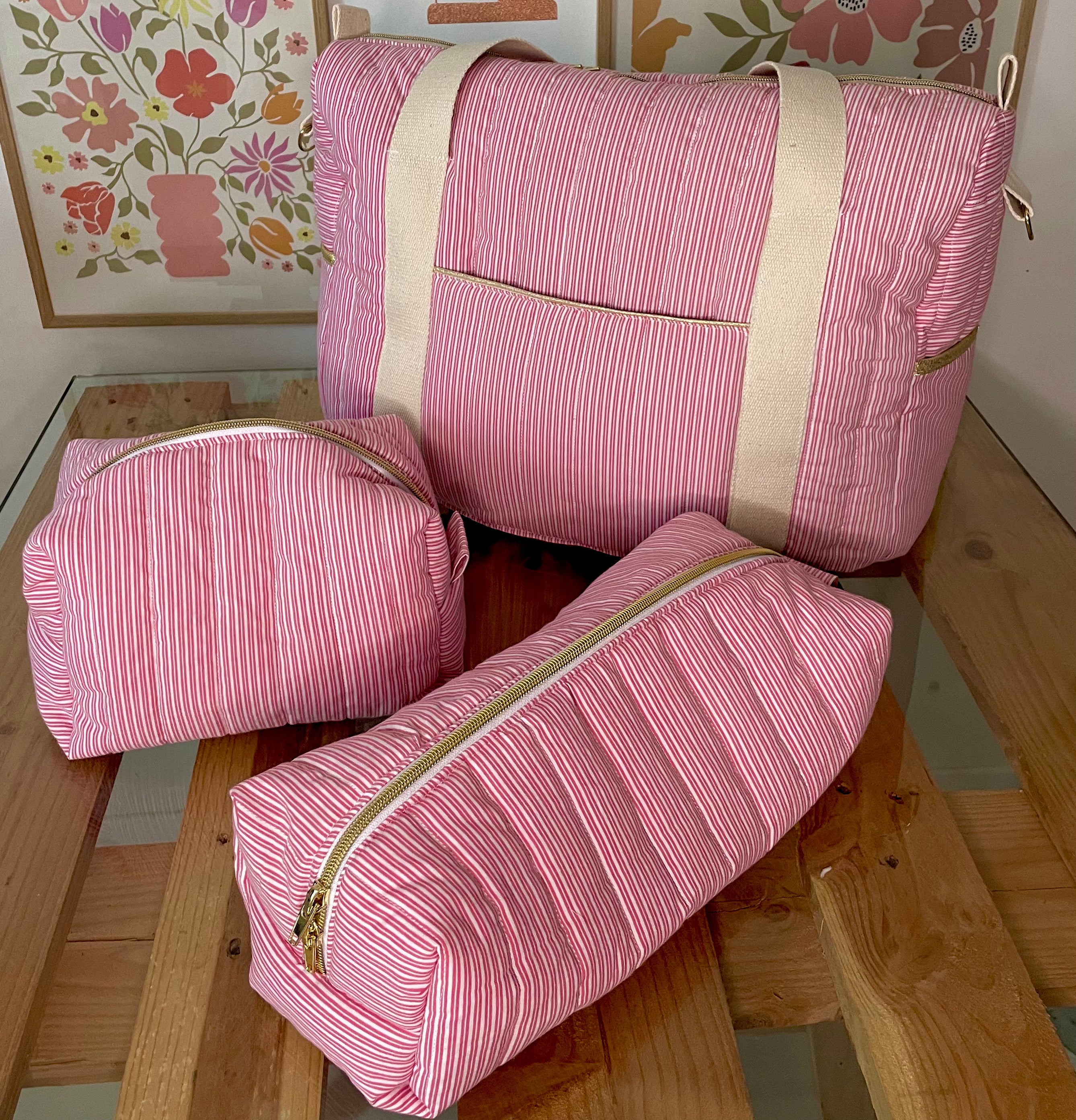 Ensemble de voyage rose rayé