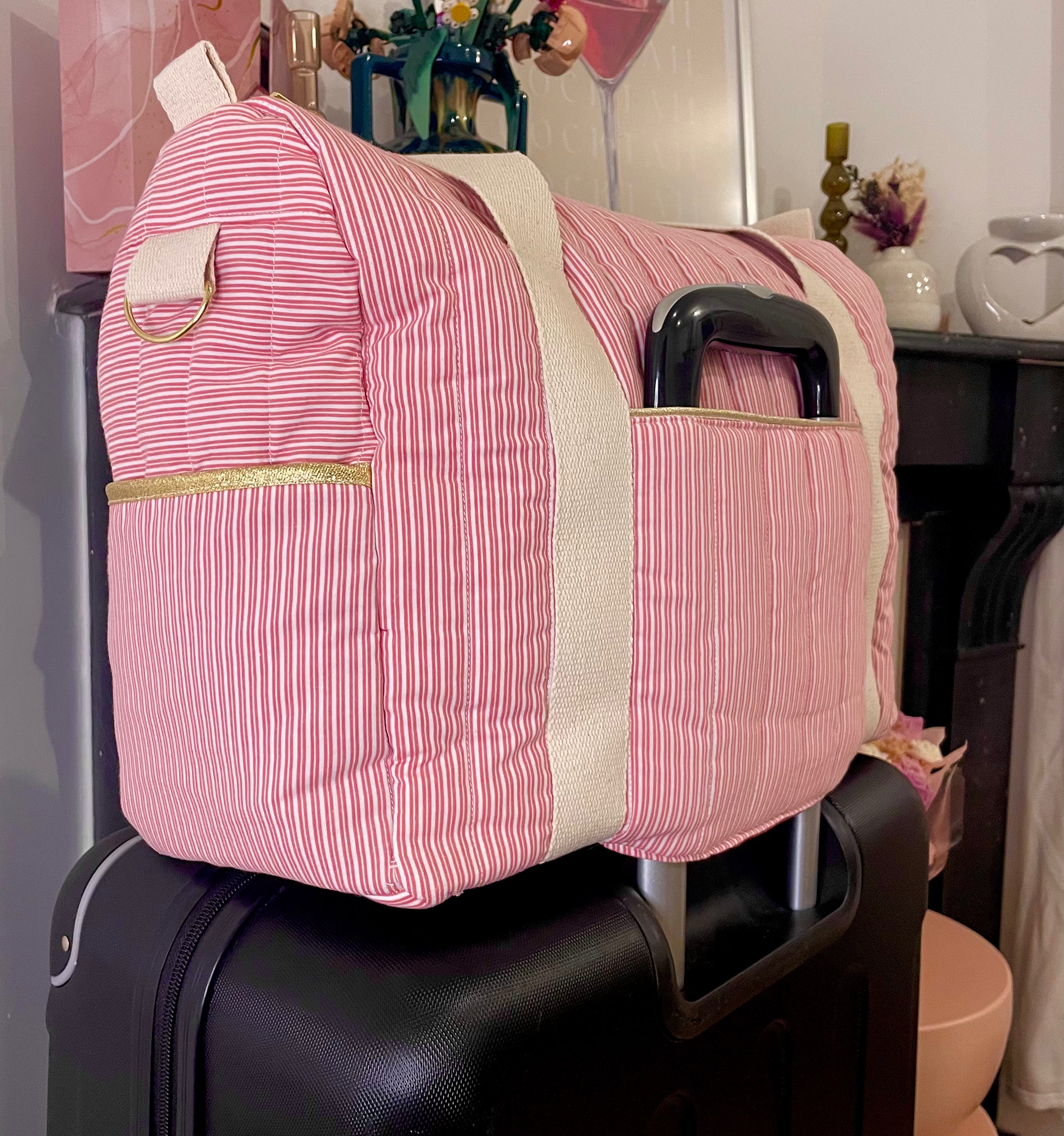 Le sac de voyage rose rayé