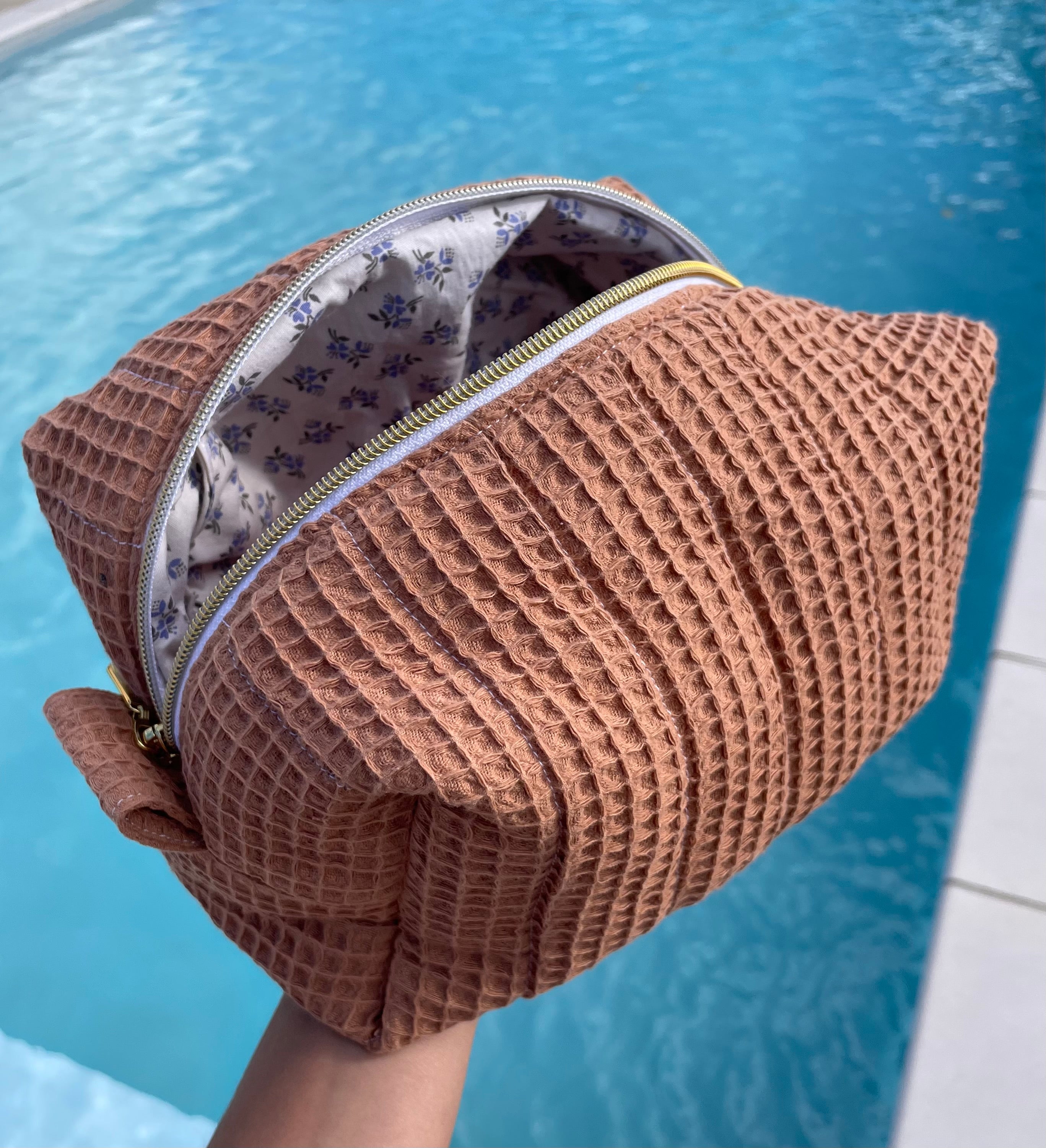 La trousse maquillage tissu nid abeille