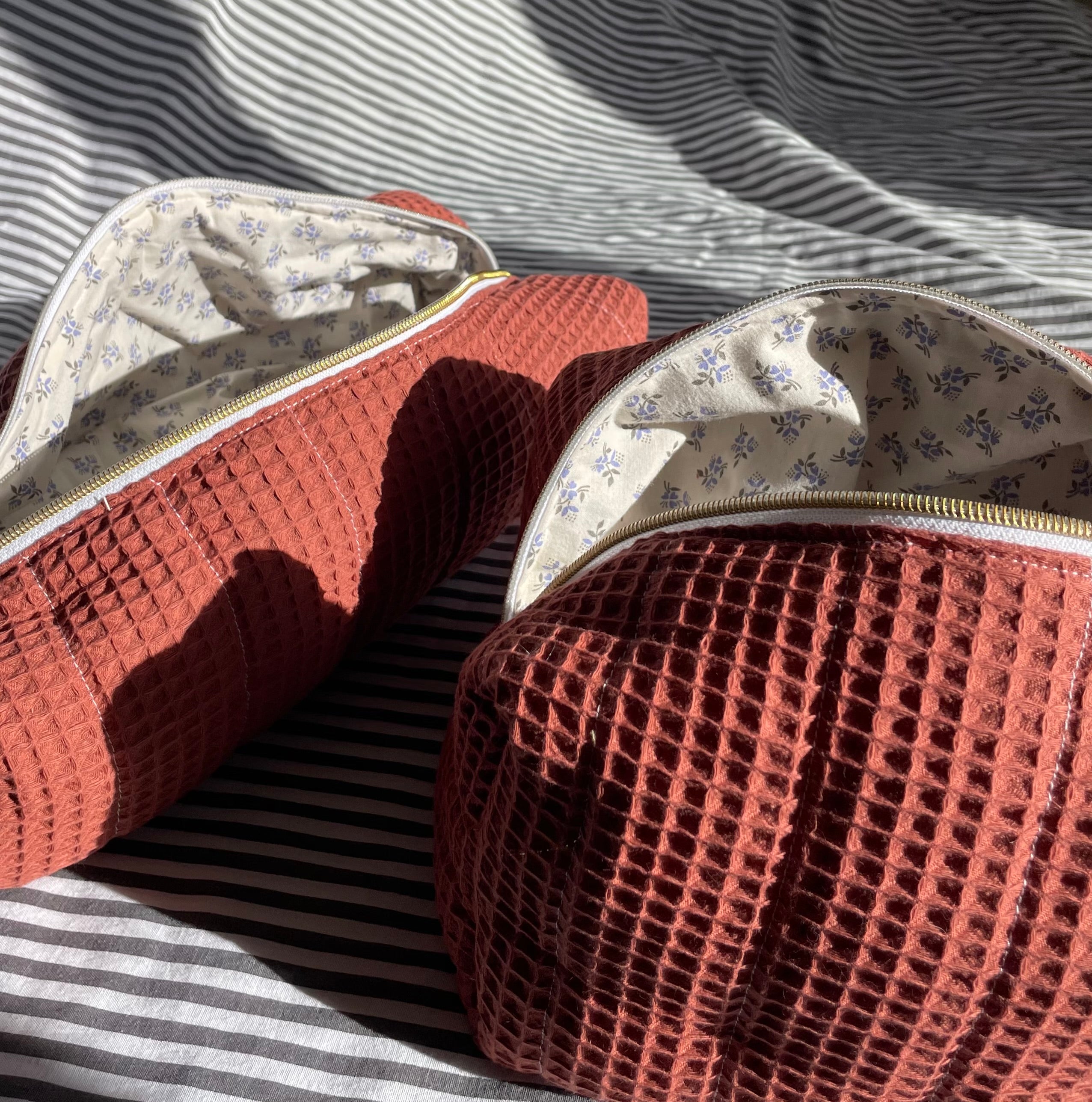 La trousse maquillage tissu nid abeille