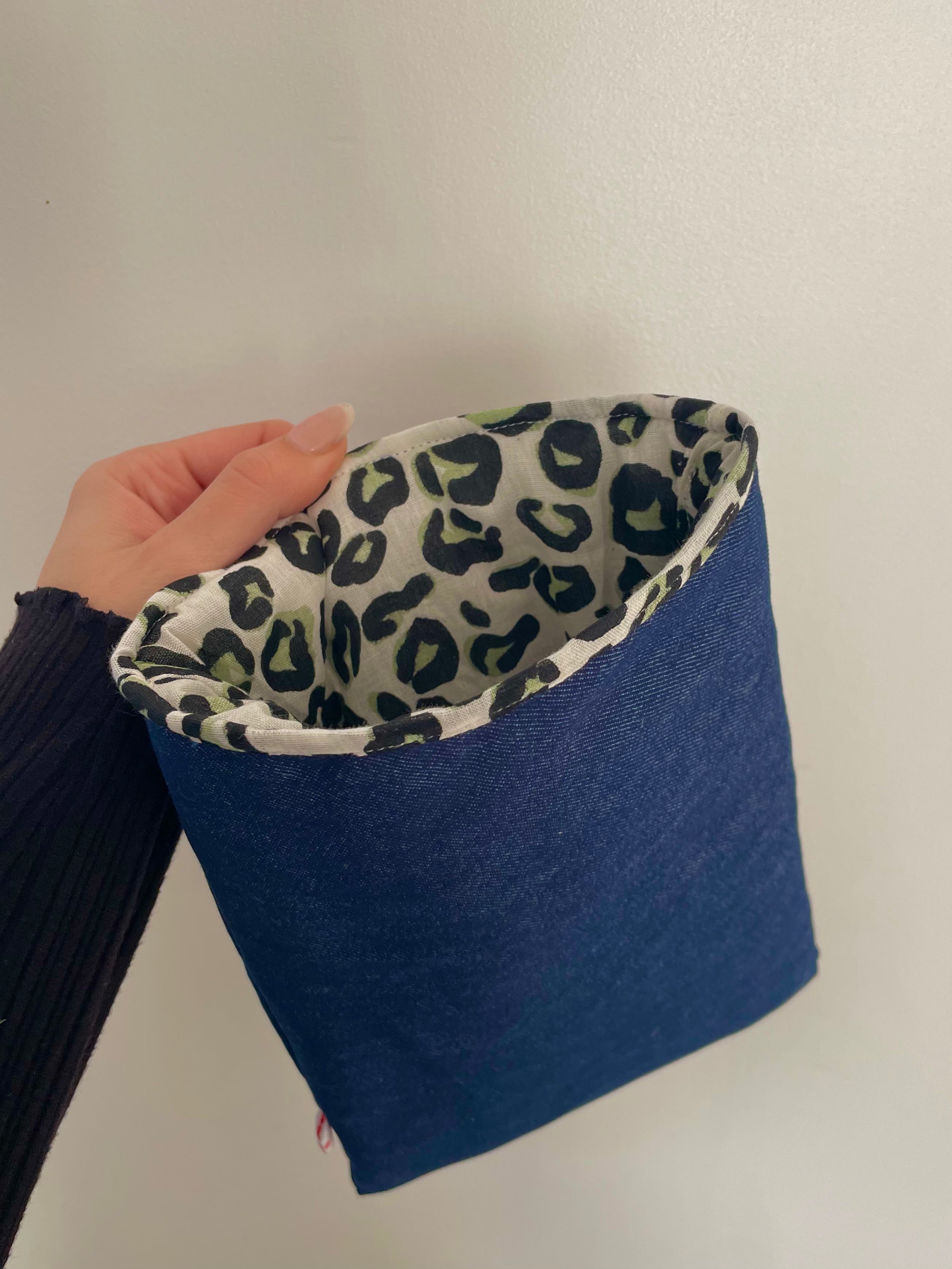 La housse de livre léopard et jean